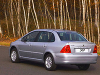 【ジュネーブモーターショー'04出品車】プジョーは『307』にセダンを追加 画像