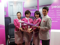 LCC ピーチ、客室乗務員ユニフォームを公開 画像