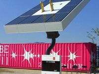 太陽光発電の巨大コンセント＆プラグが登場　神戸の芸術祭 画像