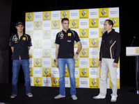 ルノー メガーヌRS 限定車発表…F1ドライバーも登場、ハッピープロジェクト 画像