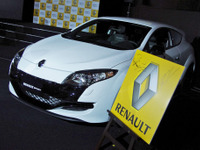 ルノー、F1日本GP会場でオークーション　震災復興支援 画像