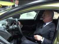 フォルクスワーゲン会長、ホンダ シビック 新型を入念視［動画］ 画像