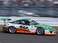 【PCCJ 第10戦】波乱の幕開け、再スタートで安岡勝利 画像