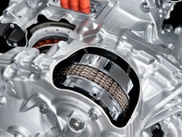 日産、中型FFハイブリッド車を2年後に投入 画像