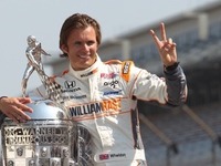 【INDYCAR 最終戦】ウェルドン選手が死亡---多重事故でキャンセル 画像