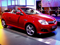 【ジュネーブモーターショー'04速報】オペル『ティグラ』---洗練、魅力、競争力 画像