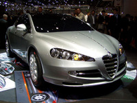 【ジュネーブモーターショー'04続報】仮想敵ドイツ…イタルデザイン『ビスコンティ』 画像