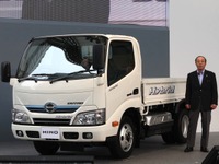 日野は震災影響をカバー、国内生産が11％増…2011年度上半期 画像