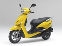 ホンダ リード、ブレーキが利いたままで転倒 画像