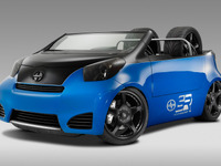 【SEMA11】トヨタ iQ、「屋根切っちゃいました」 画像