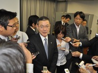 スバル富士重工、通期純利益を360億円に増額修正 画像