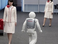 【ホンダ ASIMO 新型発表】ホンダ伊東社長、もっと人に近づける 画像