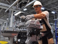 GM、ウズベキスタンにエンジン工場を開設 画像