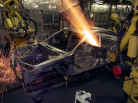 2月の鉱工業生産指数、自動車などがマイナスに 画像