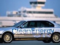 水素自動車をもっと見てください。BMWが日本で走行実験 画像