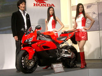 【東京モーターサイクルショー04】RC211Vのノウハウ…ホンダ『CBR1000RR』 画像