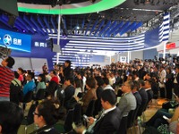 【広州モーターショー11】東風日産、ヴェヌーシアの量産モデルを発表 画像