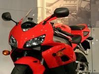 【東京モーターサイクルショー04】ホンダ最高峰スポーツ『CBR1000R』 画像