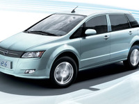 【北京モーターショー12】ダイムラーと中国BYD、共同開発EVを初公開へ 画像