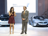 【ロサンゼルスモーターショー11】BMWは新ブランド「i」を展示…ハリウッド女優も登場 画像