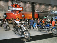 【東京モーターサイクルショー04】憧れが現実に…ハーレー 画像