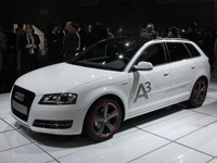 アウディ A3 e-tron 試乗…MT感覚で回生エネルギーをパドル操作、楽しさ追求 画像