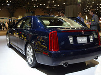 【ニューヨークモーターショー04】キャデラック『STS』…SRXの駆動系にCTSのボディ 画像