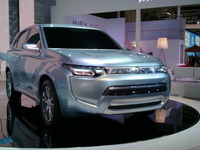 【東京モーターショー11】ガンダムっぽさ残す環境対応SUV　三菱 画像