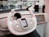 【東京モーターショー11】スピードメーターも自分の好みで選ぶ時代に 画像
