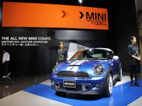 【東京モーターショー11】一般公開に合わせて MINIクーペ の納車を開始 画像