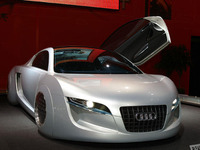 【ニューヨークモーターショー04】アウディ『RSQスポーツクーペ』…アイ，ロボット 画像