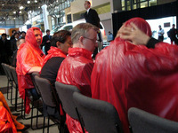 【ニューヨークモーターショー04】日産『エクステラ』…カッパを着せられて 画像