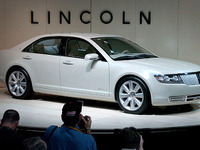 【ニューヨークモーターショー04】リンカーン『ゼファー』…マツダ兄弟車 画像
