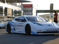 リーフNISMO RC…富士スピードウェイでファンに披露 画像