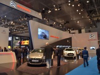 【東京モーターショー11】会場外で試乗会をしているシトロエン 画像