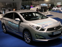 【東京モーターショー11】自工会特設ブースにヒュンダイのワゴン…燃料はLPG 画像