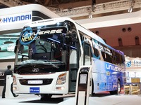 【東京モーターショー11】ヒュンダイ、2012年モデルの大型観光バスを展示 画像