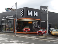 MINI博多がオープン、クーペを展示 12月10日 画像