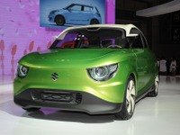 【東京モーターショー11】スズキ レジーナ…類型化したエコカーデザインと決別 画像