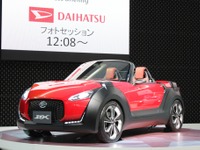 【東京モーターショー11】ダイハツ D-X…タフでアグレッシブなスポーツカー 画像