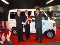 ミニキャブMiEV 納車開始…首都高パトロールが業務用運搬車両として導入 画像
