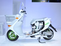 スズキの電動バイク e-Let's、パナソニックが駆動システムを供給 画像