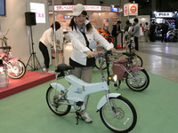 【東京モーターサイクルショー04】写真蔵…タカラ『tu』 画像