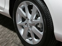 【トヨタ アクア 発表】横浜ゴムの低燃費タイヤ、ブルーアースを採用 画像