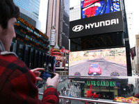 ヒュンダイ、NYタイムズスクエアでレースゲーム 画像
