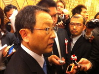 【新聞ウォッチ】今年のキーワード、豊田章男社長は「笑顔」で内需拡大 画像