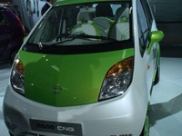 【デリーモーターショー12】タタが超低価格車 ナノ のCNG仕様を披露 画像