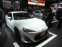 【東京オートサロン12】トヨタ、夏発売の iQ など15台 画像