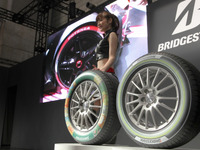 【東京オートサロン12】タイヤにユーザーが自由に印刷!?　ブリヂストン 画像