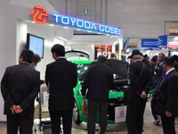 【オートモーティブワールド12】豊田合成、樹脂製フェンダー・フードで40％軽量化 画像